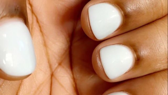 Dive into Glamour: Exploring the Brilliance of Nail Dip Manicures